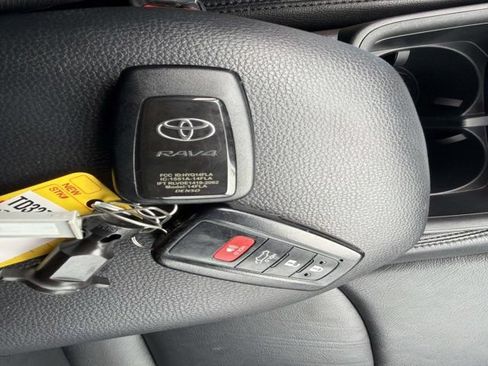 Used 2023 Toyota RAV4 XLE w/ Convenience Package FWD image 31