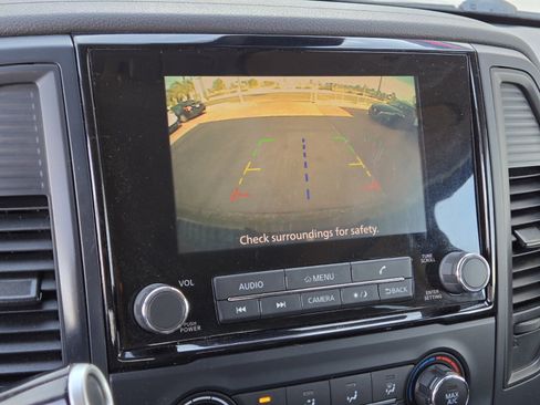 Used 2022 Nissan Titan SV image 18