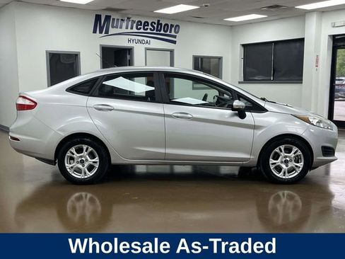 Used 2015 Ford Fiesta SE FWD image 4