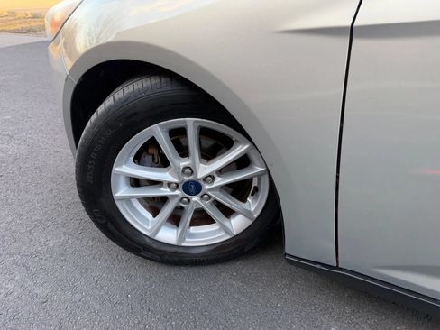 Used 2015 Ford Focus SE FWD image 45