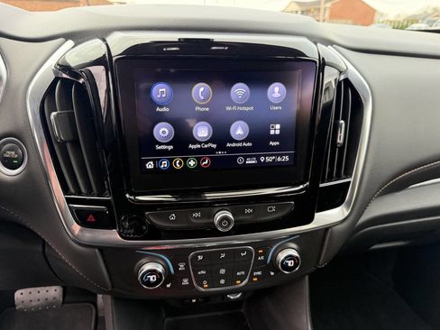 Used 2020 Chevrolet Traverse LT image 41