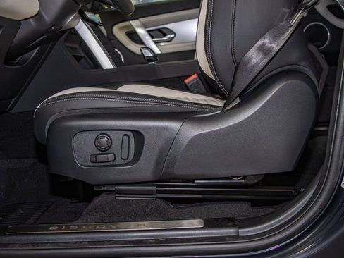 Used 2025 Land Rover Discovery Sport Dynamic SE image 15