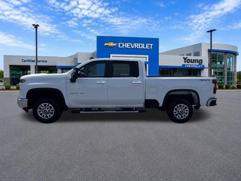 Used 2025 Chevrolet Silverado 2500 LT w/ Convenience Package AWD/4WD image 4
