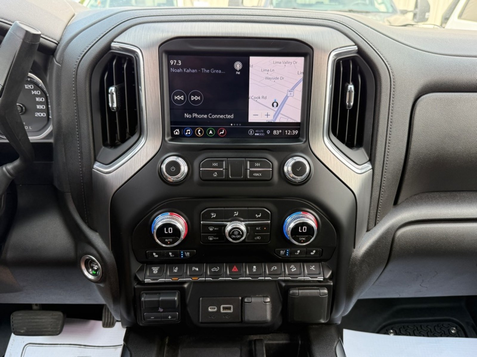 Used 2023 GMC Sierra 2500 Denali w/ Denali Black Diamond Edition AWD/4WD image 13