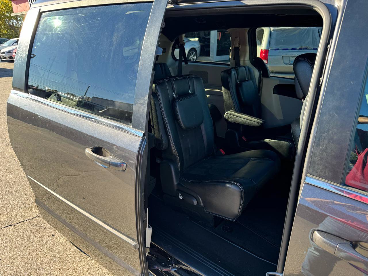 Used 2017 Dodge Grand Caravan SXT FWD image 10