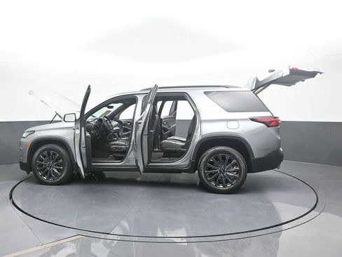 Used 2023 Chevrolet Traverse RS image 82