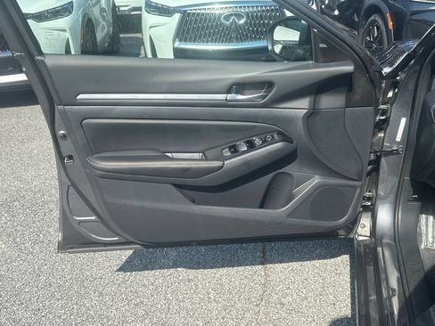 Used 2025 Nissan Altima 2.5 SR w/ SR Premium Package FWD image 10
