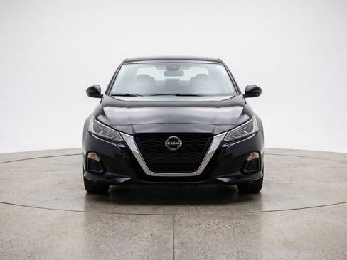 Used 2025 Nissan Altima 2.5 SV FWD image 2