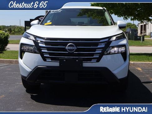 Used 2024 Nissan Rogue SV image 11