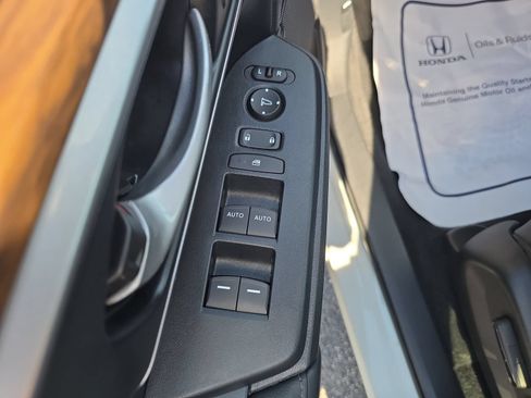 Used 2022 Honda CR-V Touring image 14