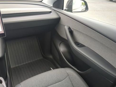 Used 2026 Tesla Model Y 2WD image 16