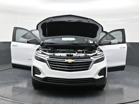 Used 2023 Chevrolet Equinox LS image 34