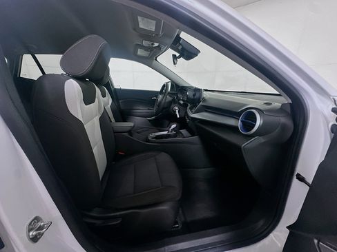 Used 2025 Chevrolet Trax LS FWD image 28