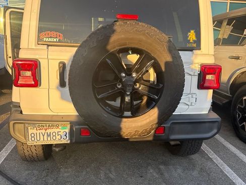 Used 2021 Jeep Wrangler Unlimited Sahara AWD/4WD image 4