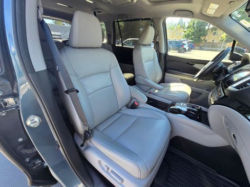 Used 2018 Honda Pilot Touring image 7