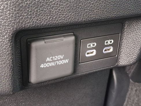 Used 2025 Toyota Tacoma Limited AWD/4WD image 11