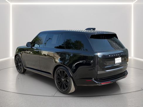Certified 2025 Land Rover Range Rover SE AWD/4WD image 3