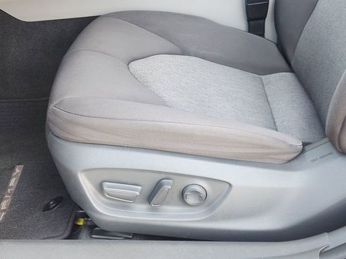 Used 2019 Toyota Camry LE image 21