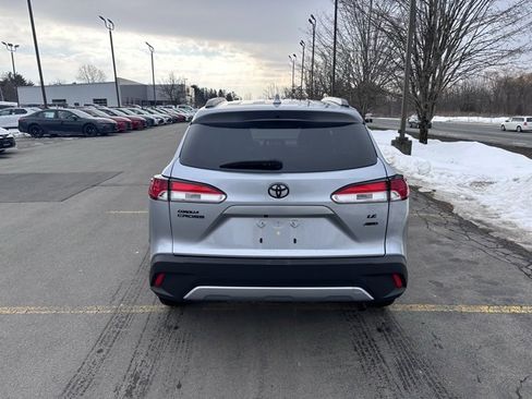Used 2023 Toyota Corolla Cross LE w/ Moonroof Package image 4