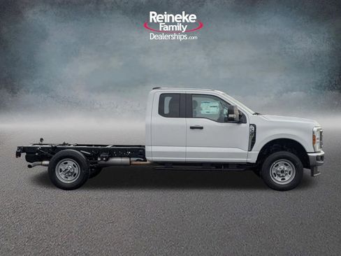 New 2026 Ford F350 XL w/ XL Chrome Package AWD/4WD image 4