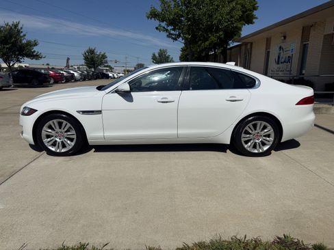 Used 2017 Jaguar XF Premium RWD image 4