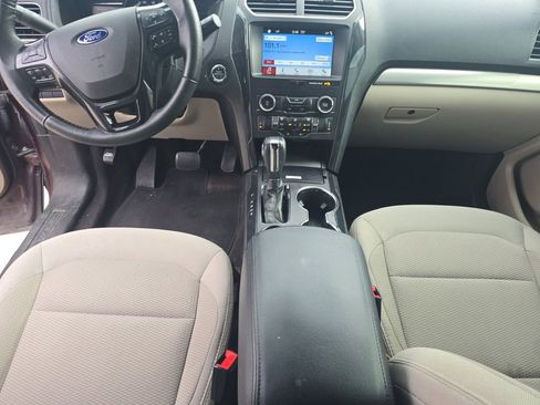 Used 2018 Ford Explorer XLT w/ Equipment Group 201A image 11