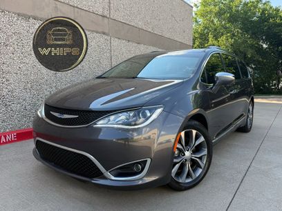 Used 2018 Chrysler Pacifica Limited w/ Tire & Wheel Group