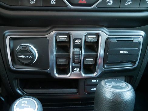 Used 2018 Jeep Wrangler Unlimited Sport S AWD/4WD image 21