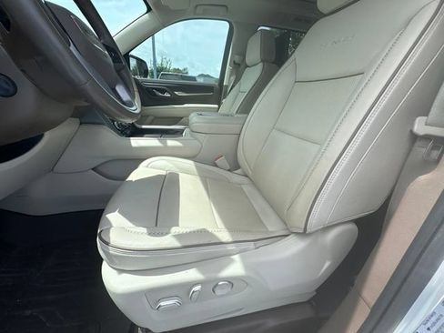 Used 2023 GMC Yukon Denali w/ Advanced Technology Package AWD/4WD image 11