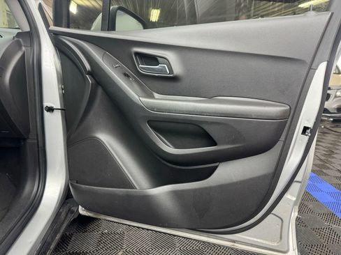 Used 2018 Chevrolet Trax LS image 6