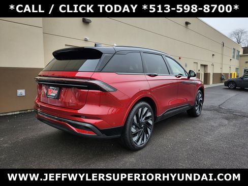 Used 2024 Lincoln Nautilus Reserve w/ Equipment Group 202A image 3