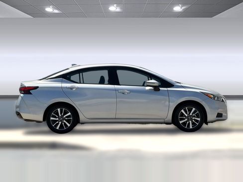 Used 2021 Nissan Versa SV FWD image 8