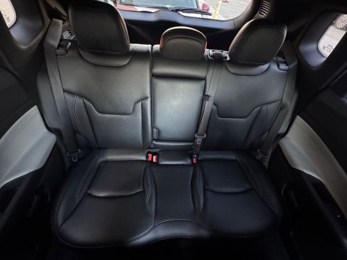 Used 2025 Jeep Compass Limited image 38