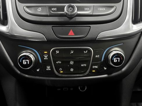 Used 2020 Chevrolet Equinox LT FWD image 23