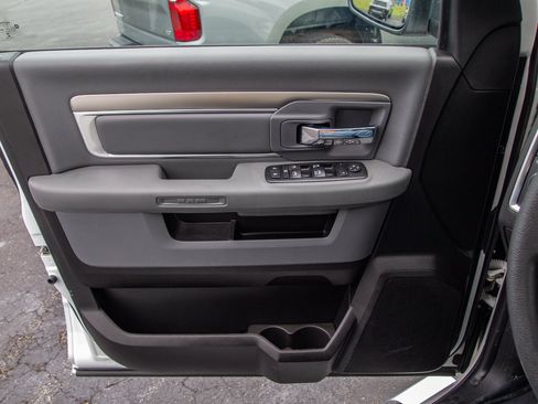 Used 2019 RAM 1500 Classic SLT w/ Protection Group AWD/4WD image 11