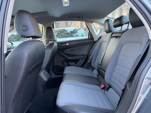 Used 2025 Volkswagen Jetta SE image 24