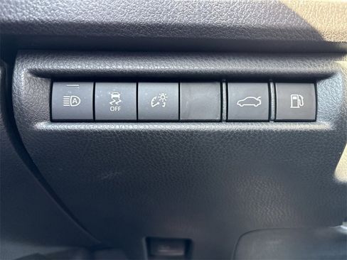 Used 2025 Toyota Camry XLE image 27