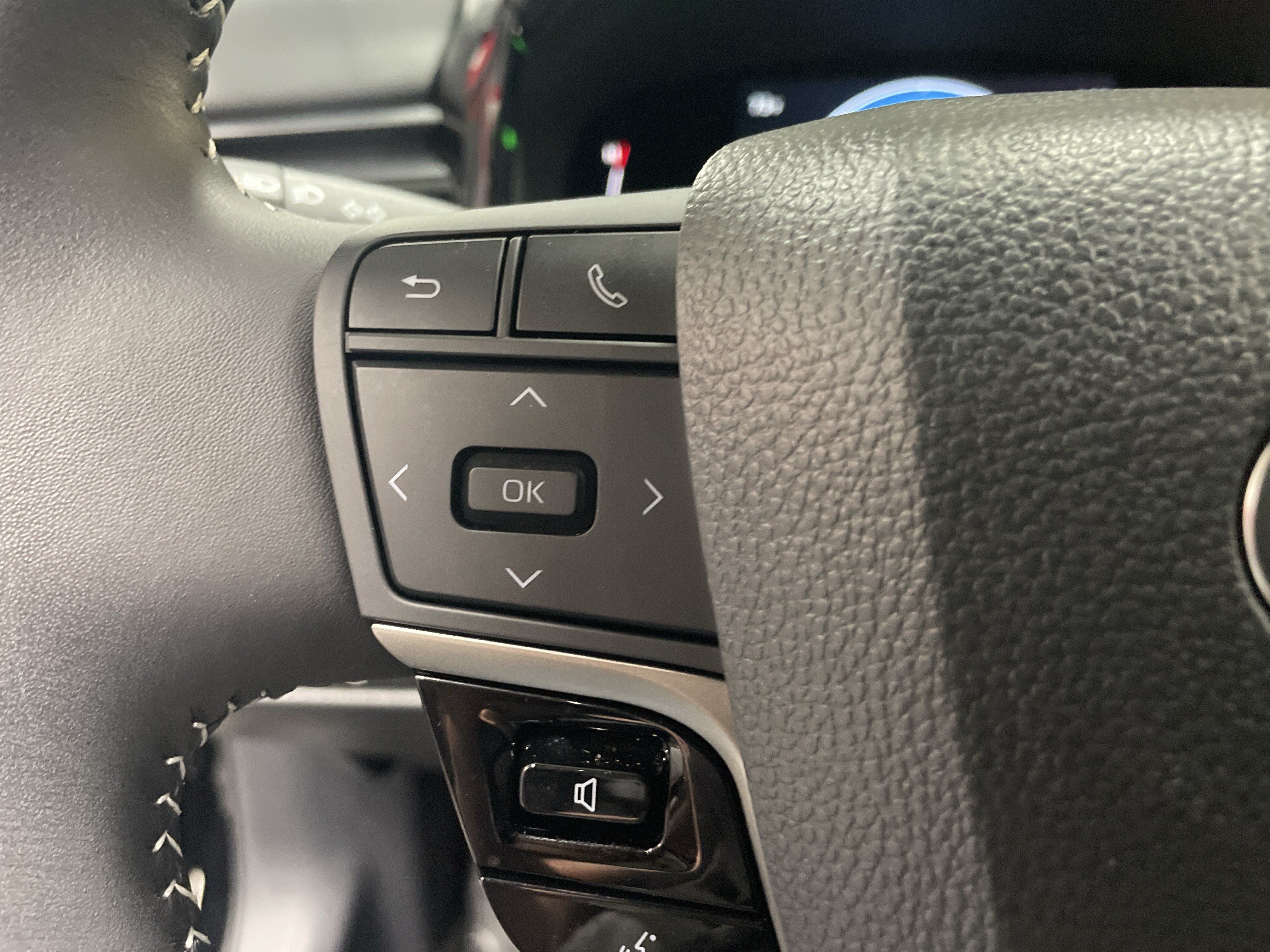 Used 2026 Toyota Camry SE FWD image 19