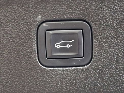 Used 2019 Buick Enclave Essence image 29