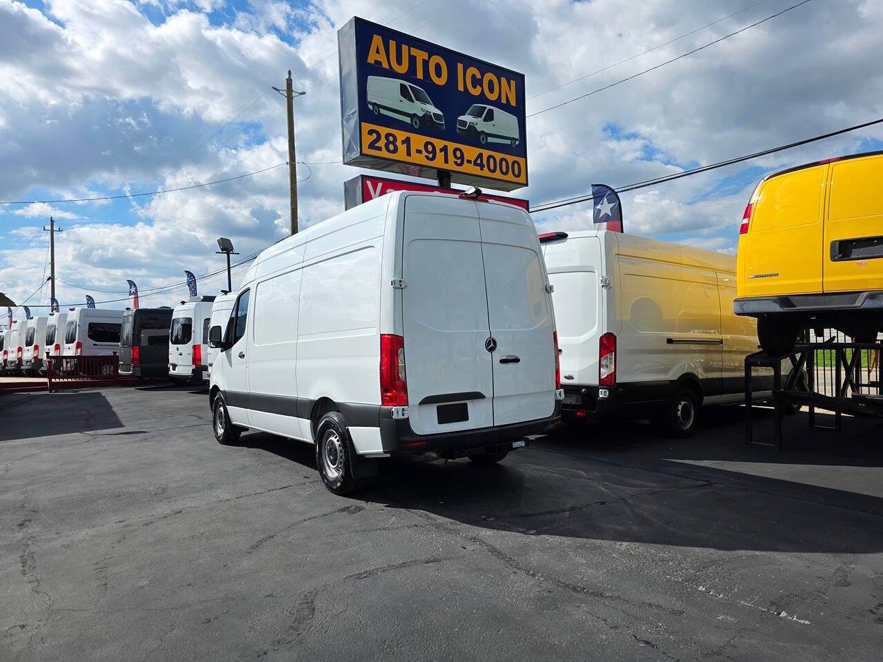 Used 2021 Mercedes-Benz Sprinter 2500 w/ Driver Convenience Package image 26