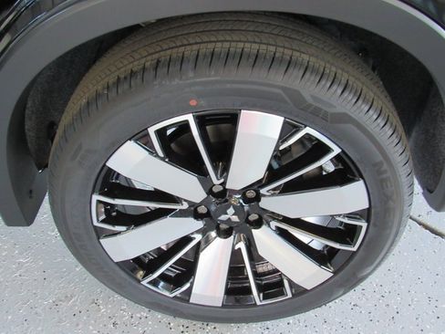 New 2025 Mitsubishi Outlander SE image 7