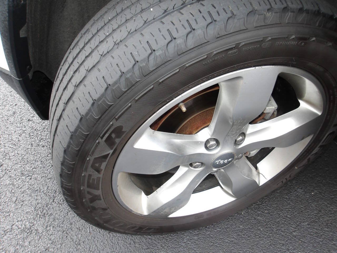 Used 2011 Jeep Grand Cherokee Overland AWD/4WD image 40