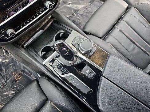 Used 2019 BMW 530e w/ Premium Package image 25