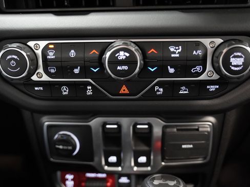 Used 2025 Jeep Wrangler Rubicon image 28