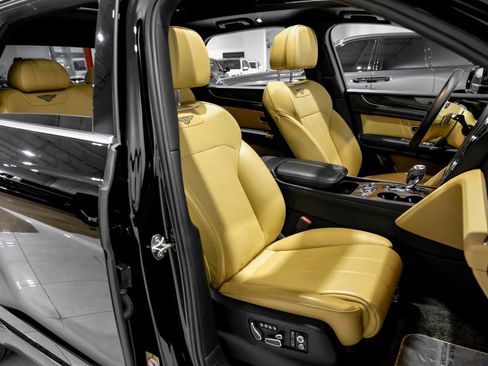 Used 2019 Bentley Bentayga AWD/4WD image 30