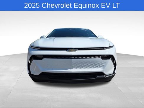 Used 2025 Chevrolet Equinox EV LT FWD image 9