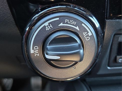 Used 2020 Nissan Titan Platinum Reserve image 19