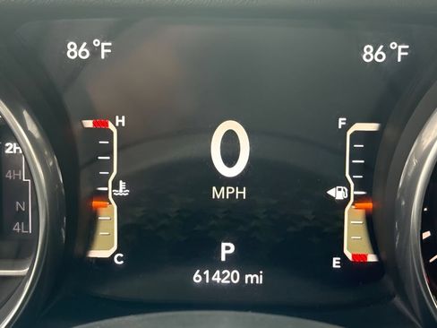 Used 2018 Jeep Wrangler Unlimited Sahara w/ Dual Top Group AWD/4WD image 19