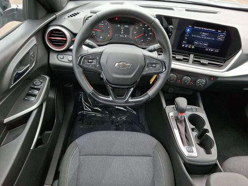 Used 2024 Chevrolet Trax RS FWD image 11