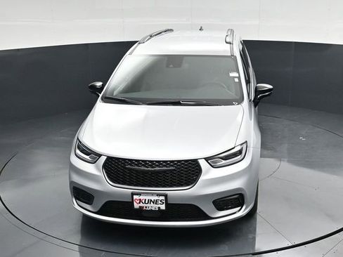 New 2026 Chrysler Pacifica Select image 43